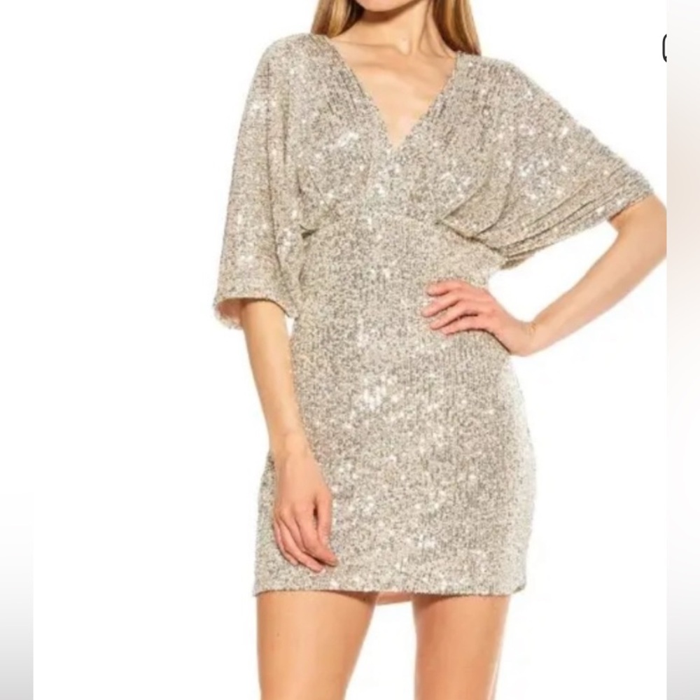 Alexia Admor Silver Short Sleeve V-Neck Cocktail Dress